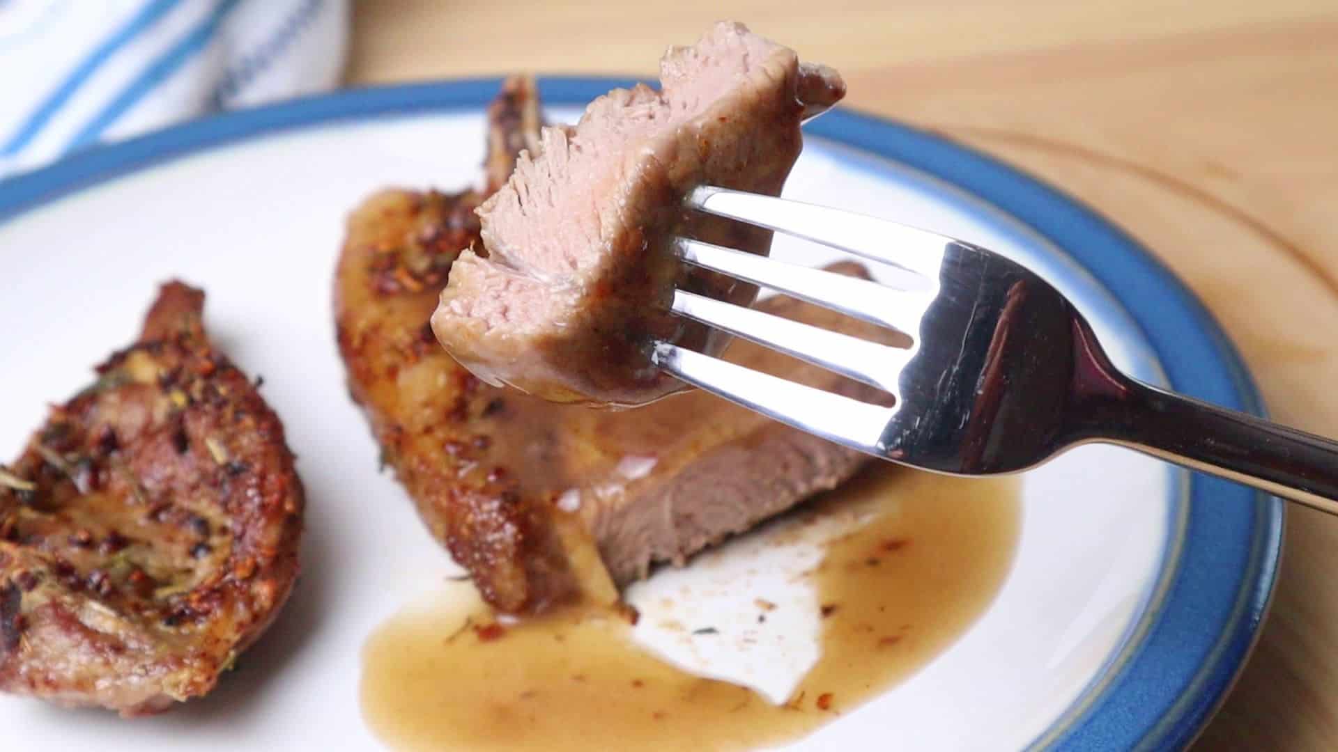 Garlic Herb Crusted Lamb Chops with Gravy - Cheffoodiecast