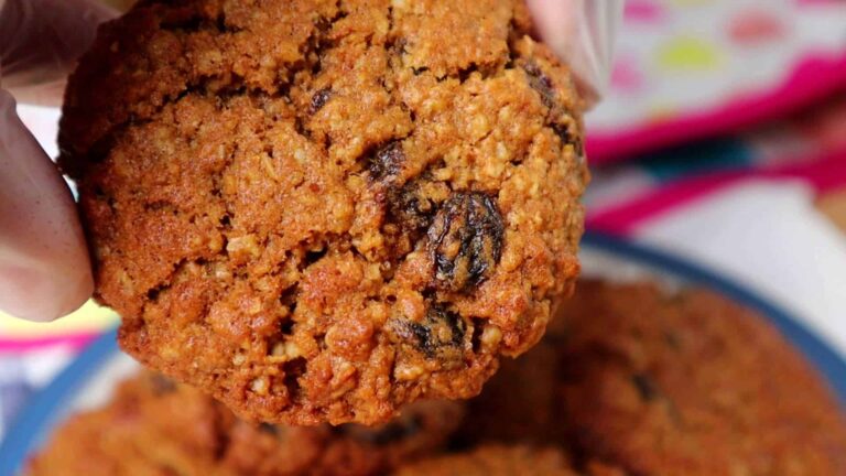 Best Oatmeal Raisin Cookies Recipe. Soft and Chewy to Enjoy.